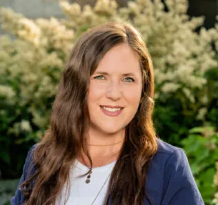 Headshot of Tara Pearlman